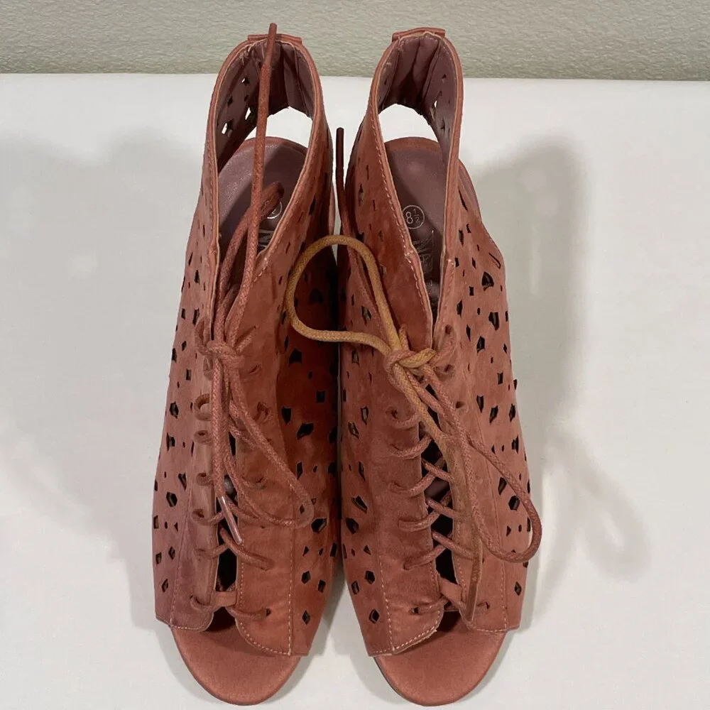Nature Breeze Issa Stack Heel Pink Lazercut Peep Toe Lace Up Bootie 8.5 EUC
